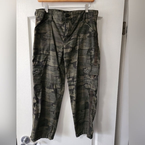 Sanctuary camo ankle pants size 29 - Picture 2 of 5